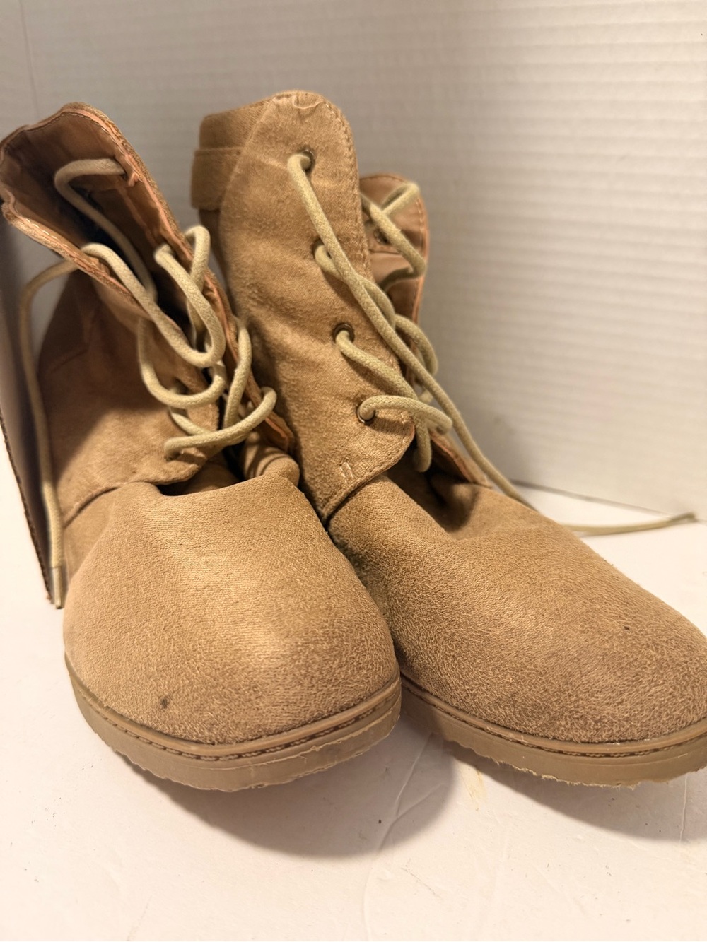 Source Unknown Beige Lace-Up Suede Women's Boots